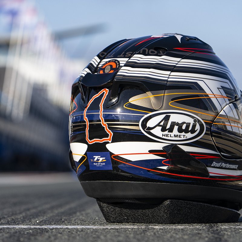 Arai_2026_IoM_TT_RX-7V EVO_Z9A_9604.jpg