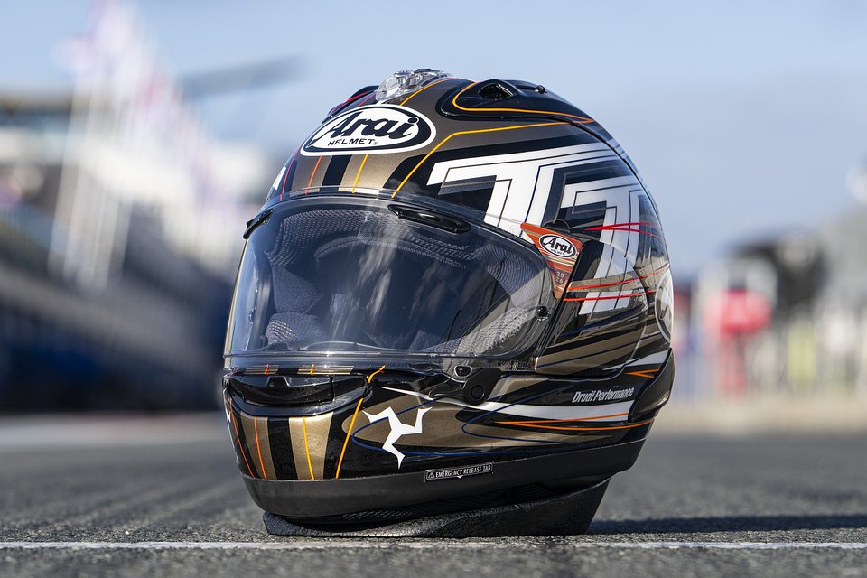 Arai_2026_IoM_TT_RX-7V EVO_Z9A_9725.jpg