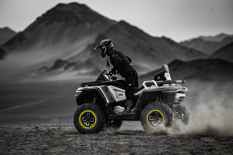 2027_BND_REDSTONE1000R2_EU_GRY_ATV_ACT_007.jpg