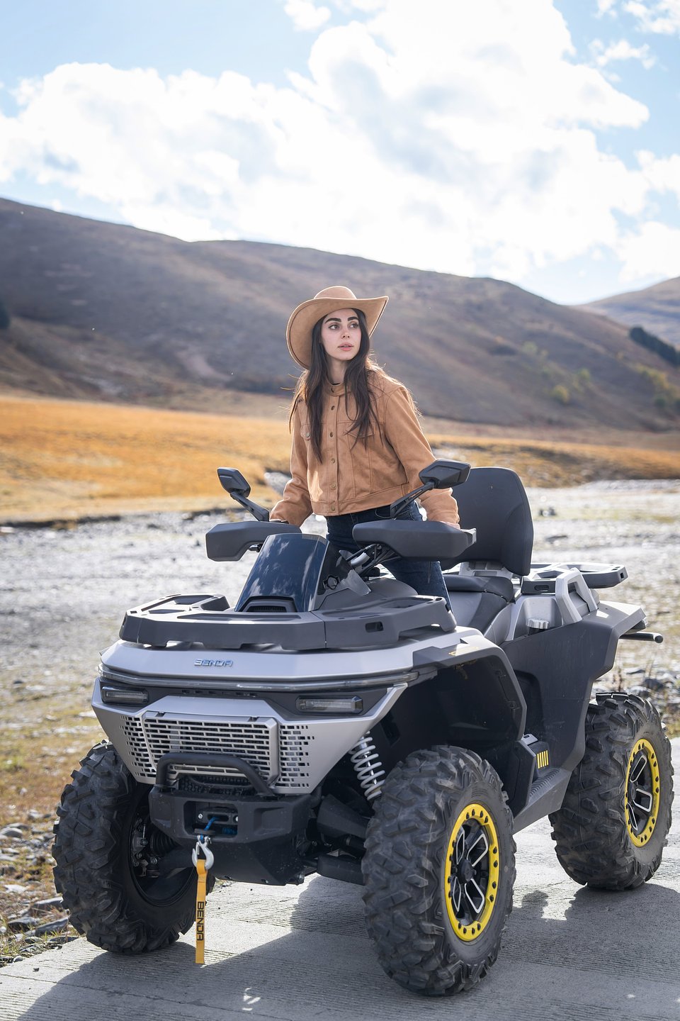 2027_BND_REDSTONE1000R2_EU_GRY_ATV_STA_002.jpg