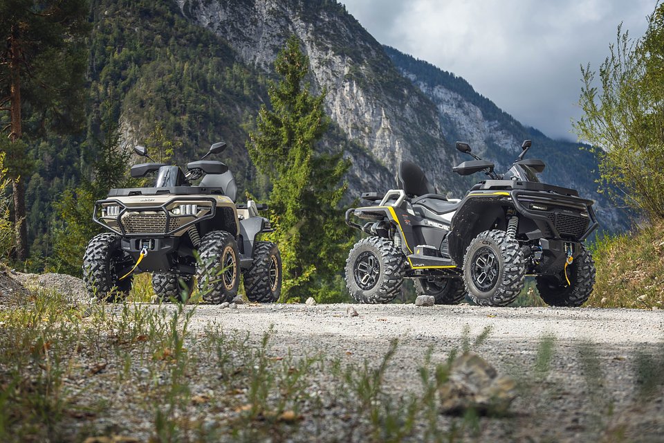 2027_BND_REDSTONE1000R2_EU_GRY_ATV_FAM_004_03.jpg
