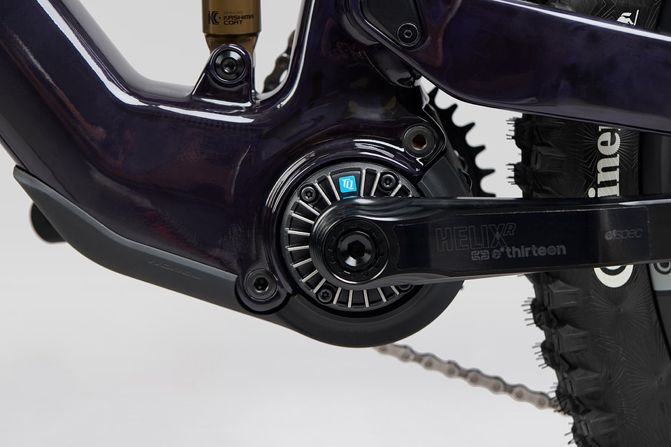 MY26 Sight VLT TQ C1 Raw Royal Purple Motor detail.jpg