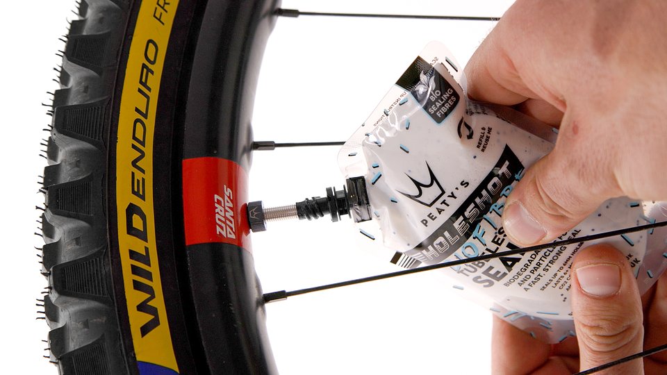 Holeshot Trailpouch On Valve.JPG