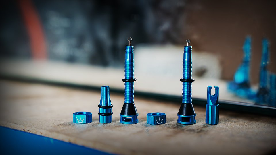 Holeshot Fast Flow eLube Cap and Spoke Key Cap.jpg