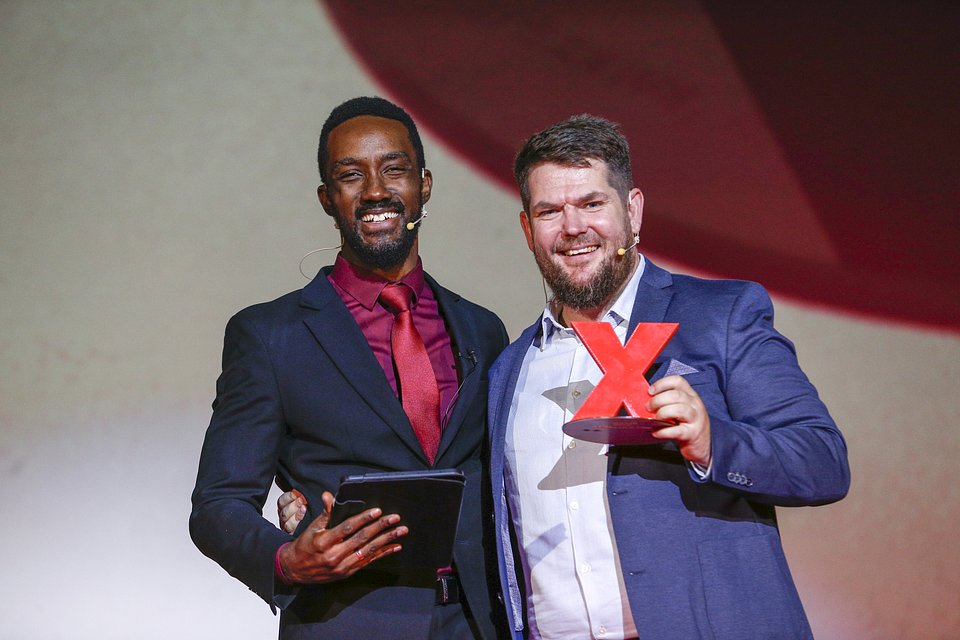 Na zdjęciu: Cyril Junior Dim, Mick Griffin