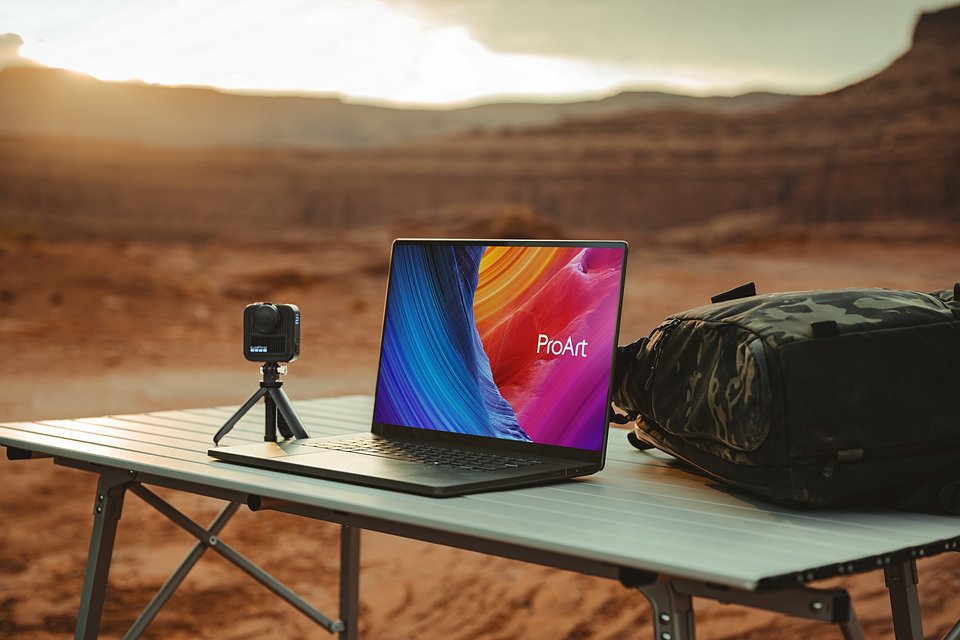 ASUS x GoPro_Product Shot.jpg