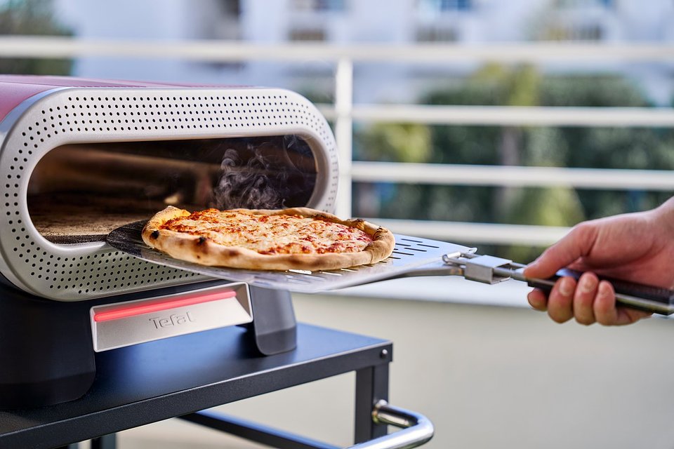 Large-Pizza Pronto Electric_JM6000_lifestyle 7.jpg