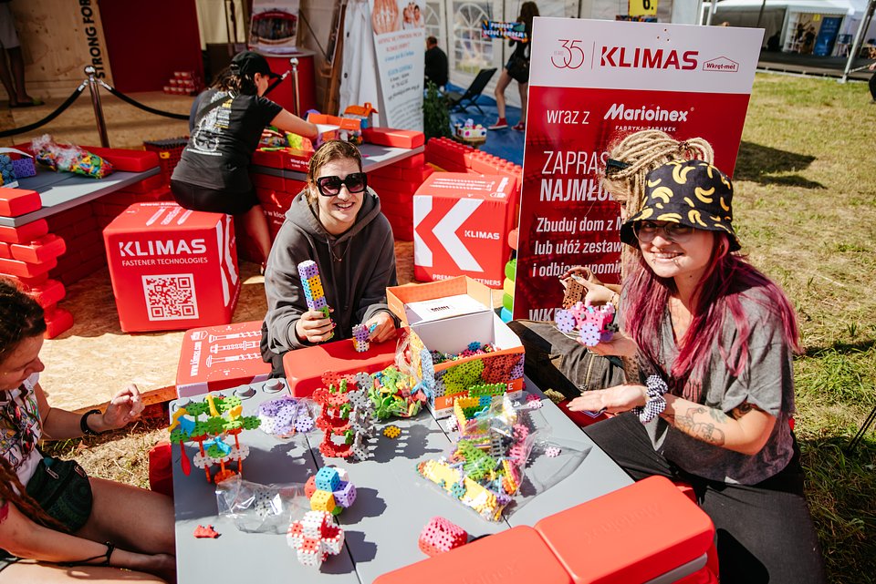 Aktywności Festiwalowiczów na stoisku marki Klimas, fot. Aleksandra Kluszczyńska