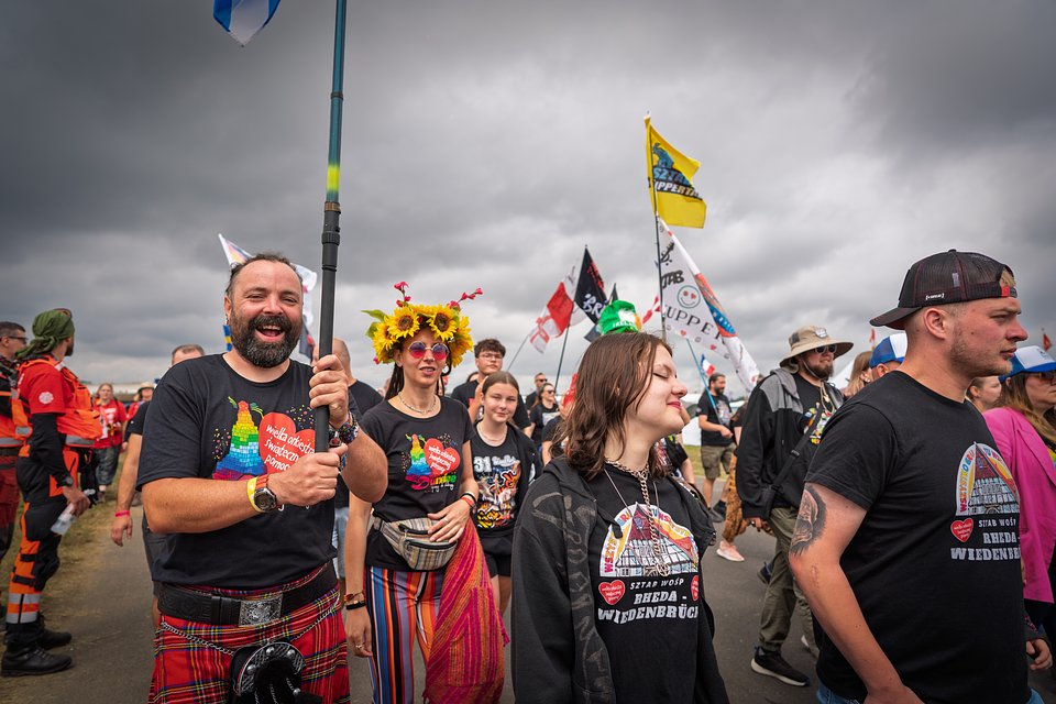 Good spirits accompanied the Collection Centre members throughout the march, photo by Piotr Krutul