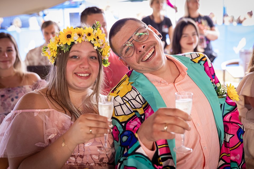 A symbolic glass of champagne right after the ceremony, photo by Aneta Mikulska
