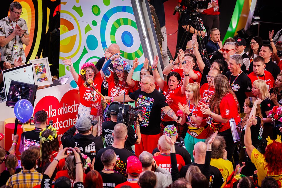 Licytacja Złotego Serduszka podczas 34. Finału Wielkiej Orkiestry Świątecznej Pomocy, fot. Michał Kwaśniewski