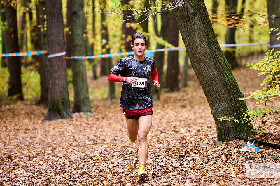 Kacper Serwiński na trasie dzisiejszego biegu CITY TRAIL (fot. Jacek Koślicki)