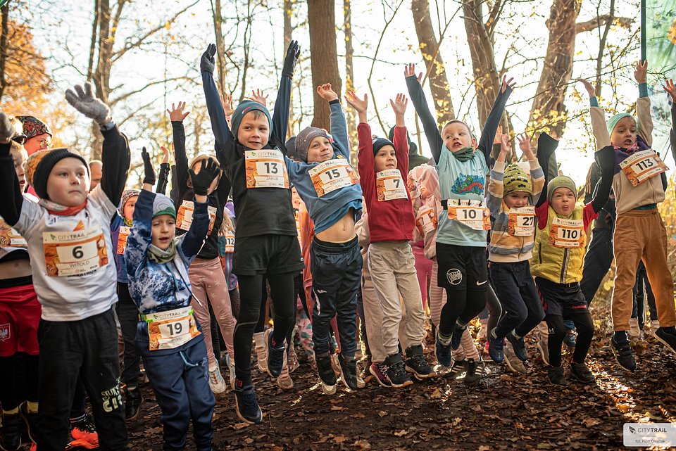 Uczestnicy biegów CITY TRAIL (fot. Piotr Oleszak)