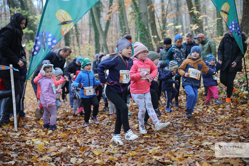 Uczestnicy biegu CITY TRAIL Junior (fot. Piotr Krawczuk)