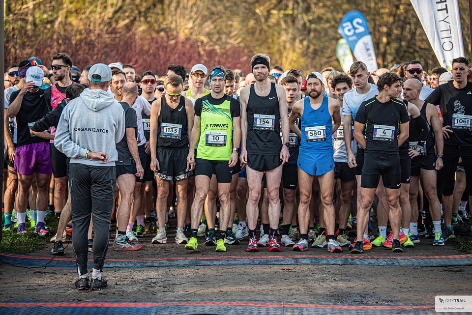 Przed startem sobotniego biegu CITY TRAIL (fot. Piotr Oleszak)