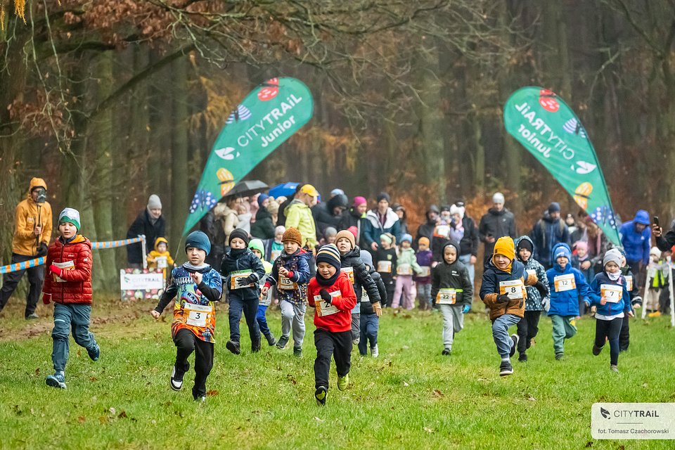Uczestnicy biegu CITY TRAIL Junior (fot. Tomasz Czachorowski)