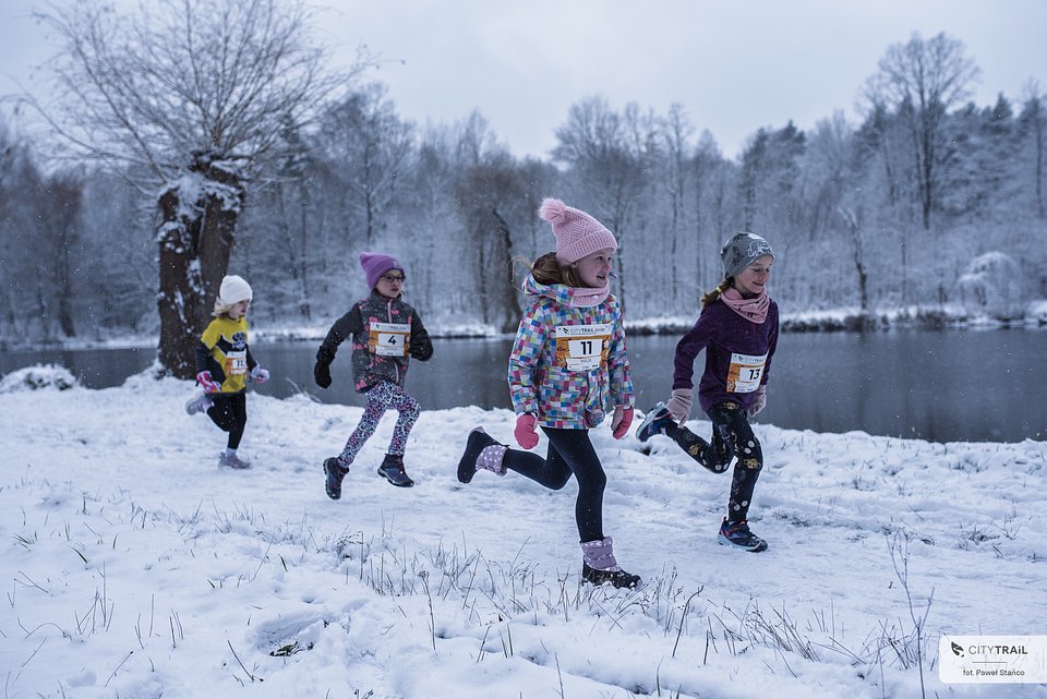 Uczestniczki biegu CITY TRAIL Junior (fot. Paweł Stańco)