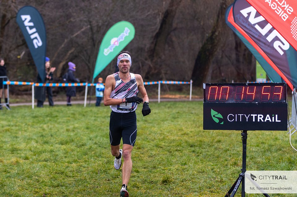 Sebastian Nowicki na trasie dzisiejszego biegu (fot. Tomasz Szwajkowski)