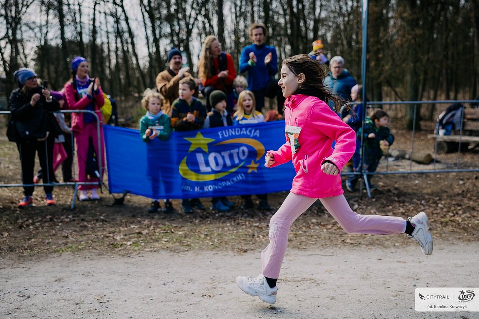 Biegi CITY TRAIL Junior odbywają się na dystansach od 200 m do 1 km (fot. Karolina Krawczyk)