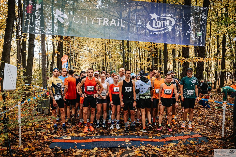 Uczestnicy katowickiego biegu CITY TRAIL z Fundacją LOTTO na linii startu (fot. Paweł Motyka)