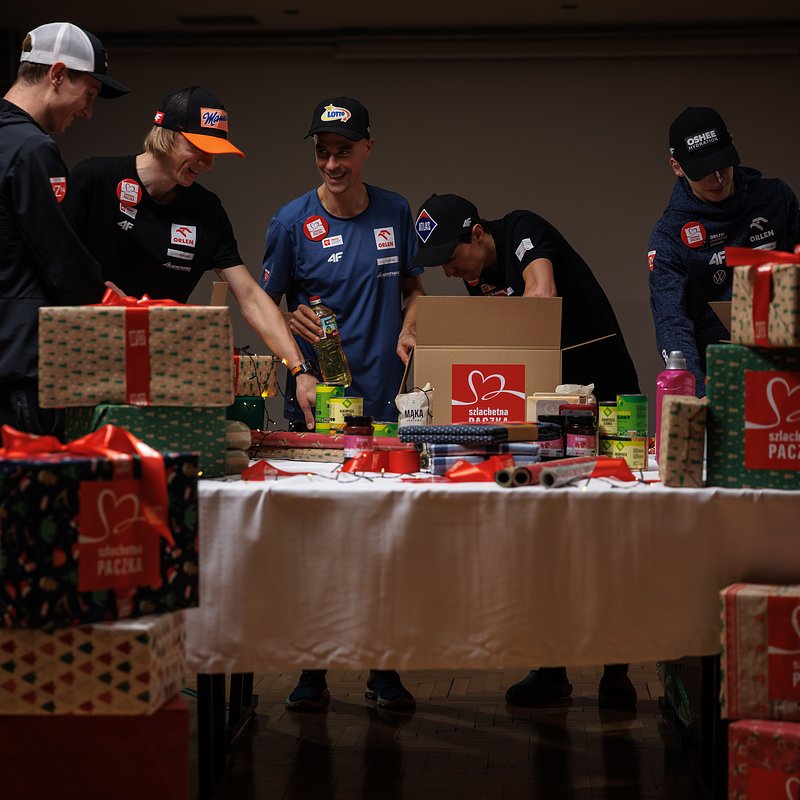 Paczka skoczków(2).jpg