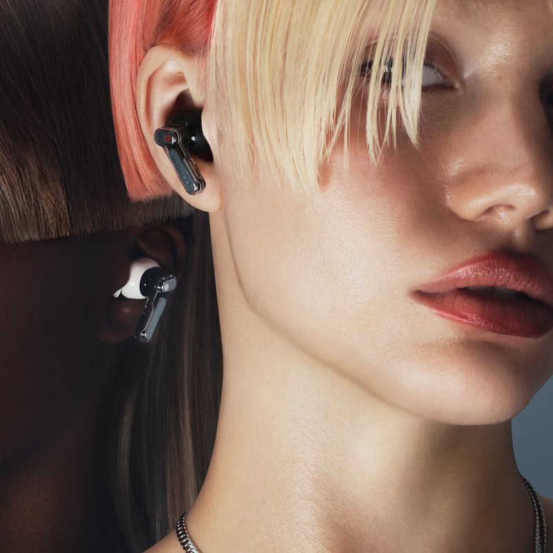 Fera_lifestyle_in_ear_both_16x9.jpg