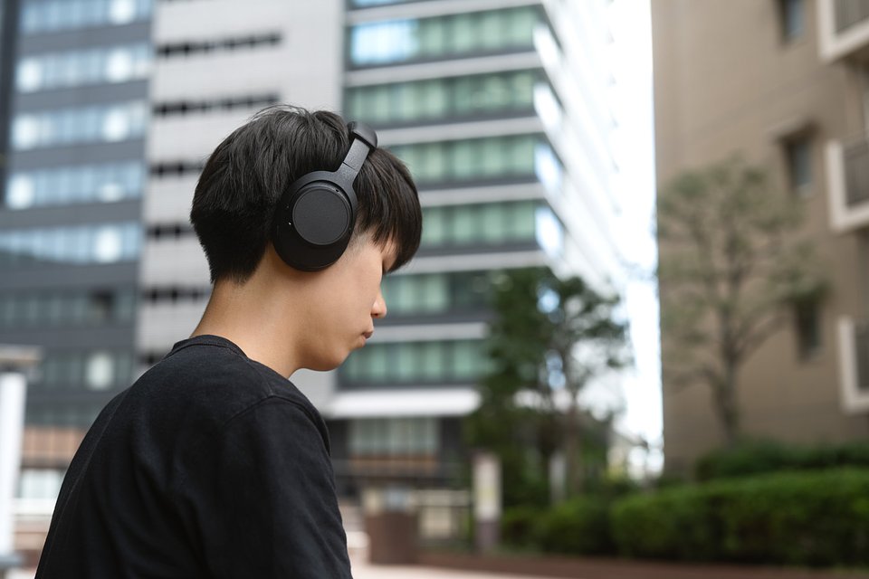 Final UX5000 Lifestyle (3).jpg