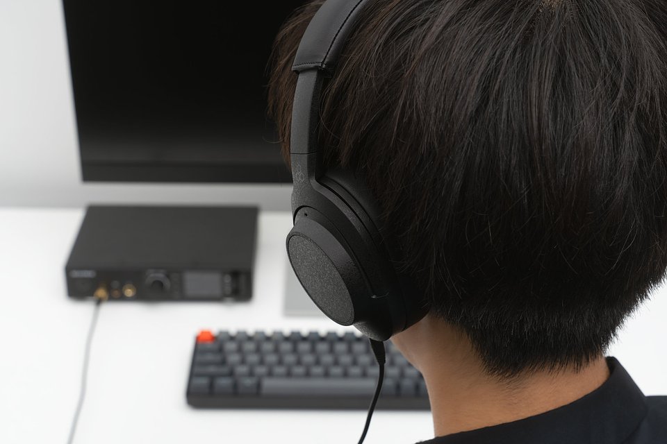 Final UX5000 Lifestyle (2).jpg