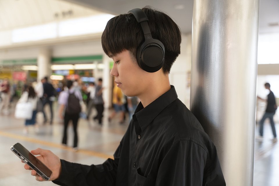 Final UX5000 Lifestyle (4).jpg