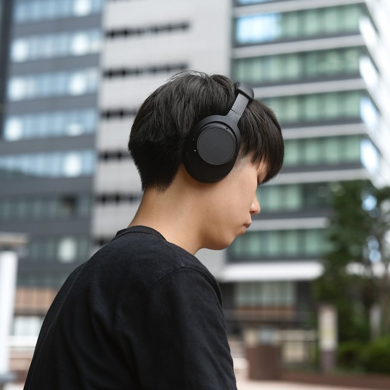 Final UX5000 Lifestyle (3).jpg