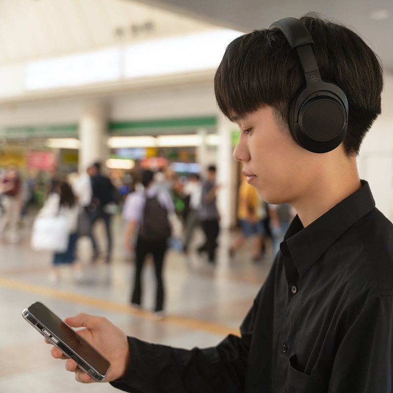 Final UX5000 Lifestyle (4).jpg