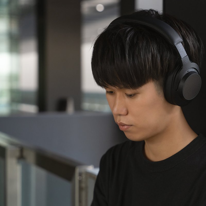 Final UX5000 Lifestyle (5).jpg