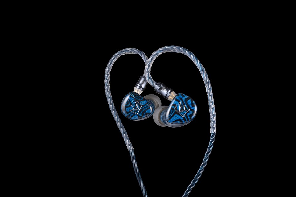 IRIS-332 BLK BG.jpg