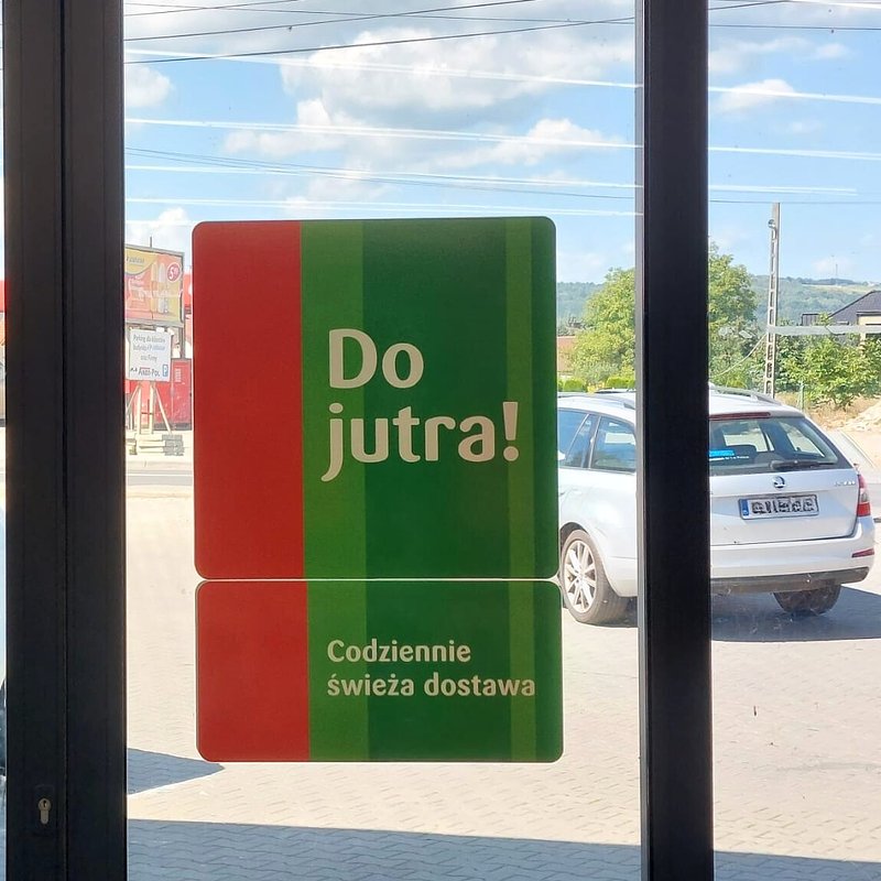 Delikatesy Centrum_plakat w sklepie.jpg