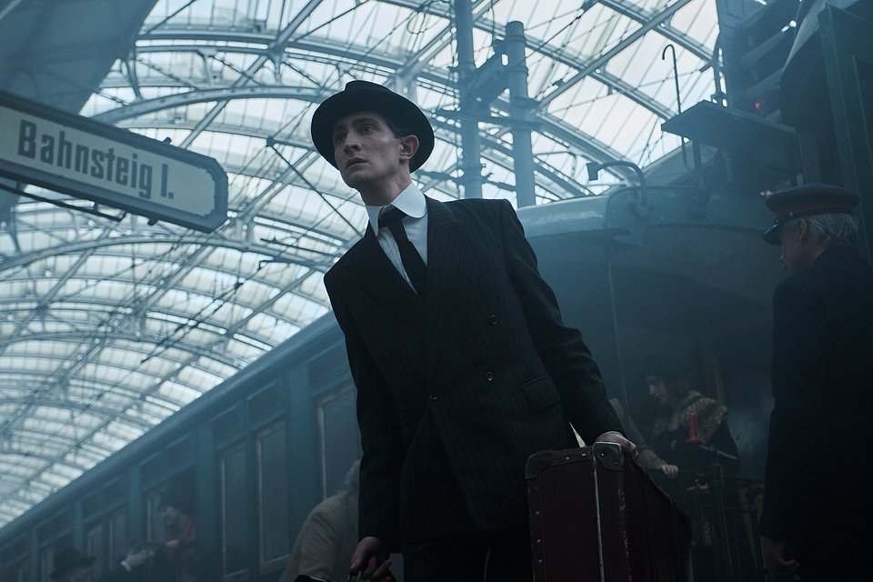 Idan Weiss as Franz Kafka (1) fot. Marlene Film Production.jpg