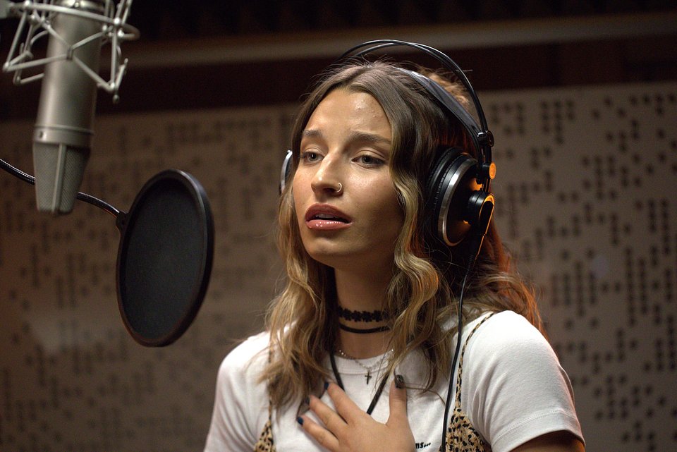 Julia Wieniawa_Chce wiecej_Kino Swiat (1).jpg