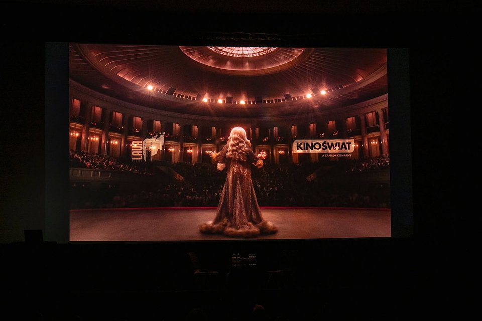 Kadr z filmu "Violetta Villas"