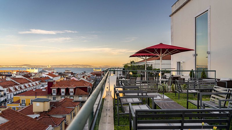 hotel-do-chiado-galleryrooftop-bar_hoteldochiado_cocktails_panoramicviews_lisbon-lisboa-1-6-.jpeg