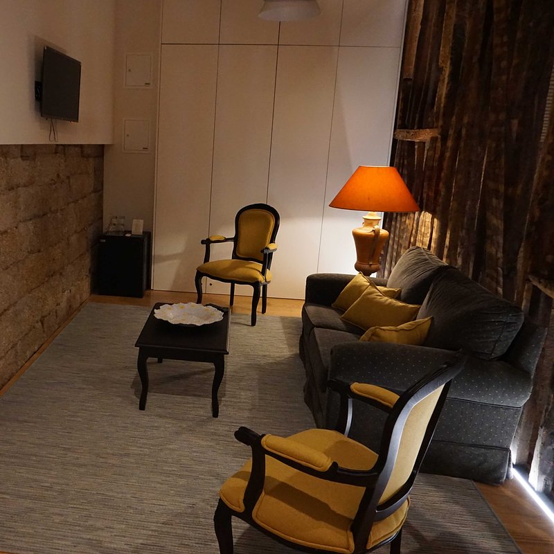 Muralha Charmhouse 6_ Small Portuguese Hotels (1).jpg