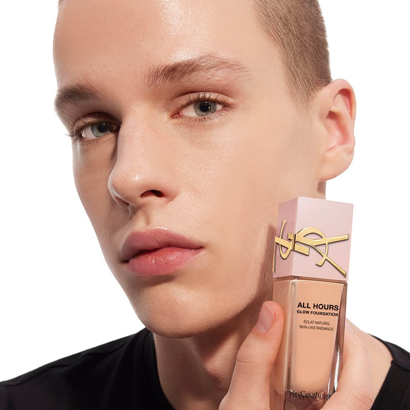 ysl_dmi_makf_ah_fdt-25_glow_wearable_attitude-full-face_result_shade-lc3_light-skintone_sam_product-in-hand_square_3000x3000px_3614274403220_rgb.jpg