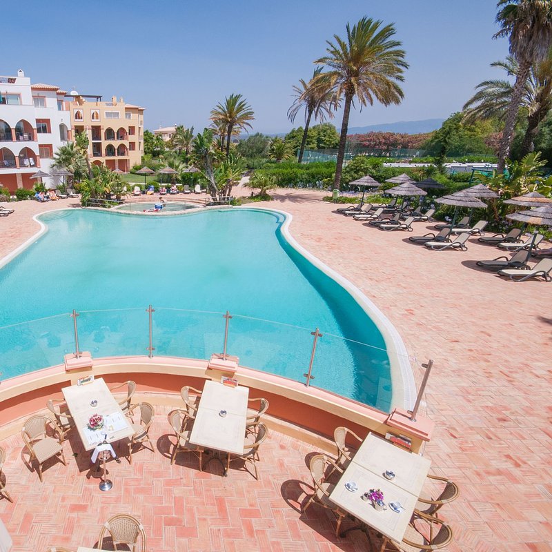 Small Portuguese Hotels_ Jardim da Meia Praia4-jardim-da-meia-praia_pool-15-.jpg