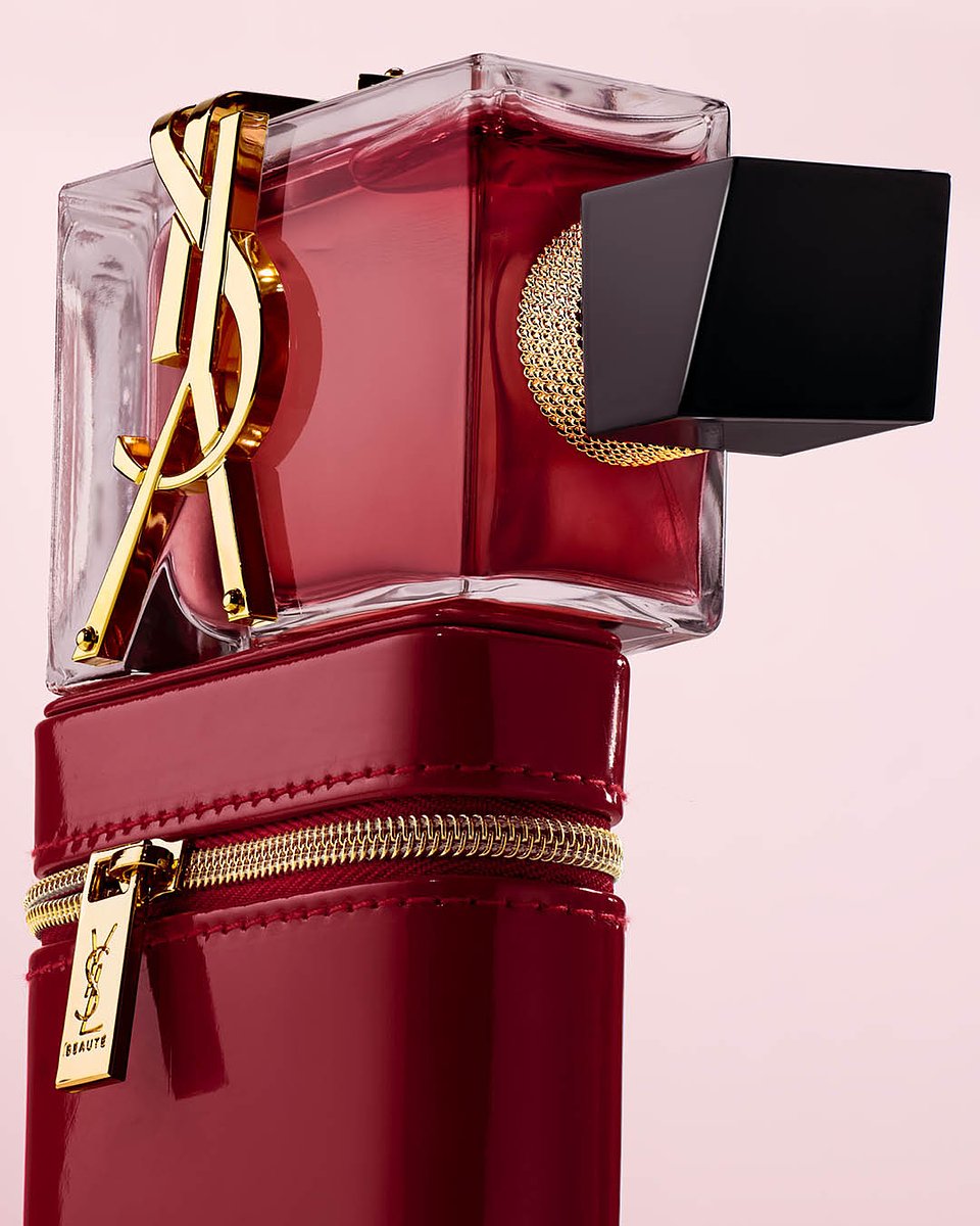 ysl_dmi_fraw_libre_edp-fruitée_berry-crush-26_digital-still-life_50ml_bottle-on-pouch_portrait_1080x1350px_rgb.jpg