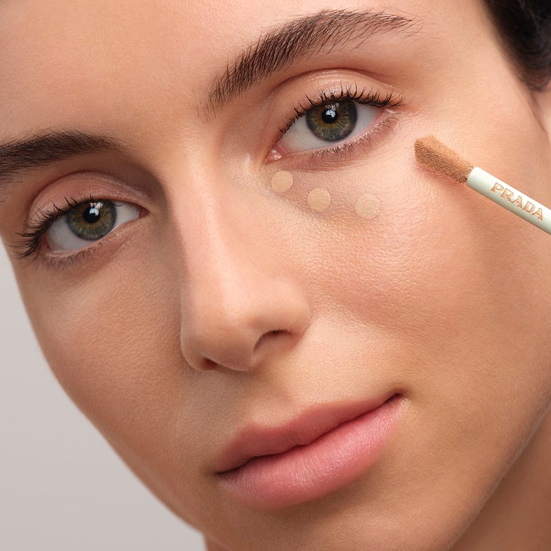 Prada_Beauty_26_CONCEAL_WEARABLES_APPLICATION_LC3_DIDI_1x1_3614274422399_RVB.jpg