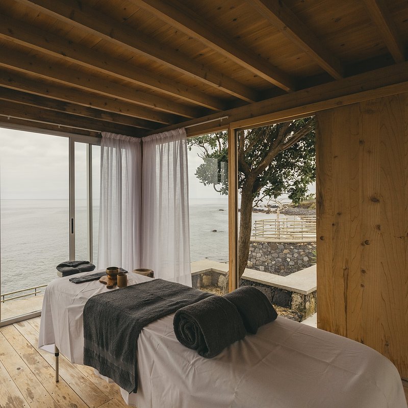 LF_WHITEYOGA_MASSAGE-2.jpg