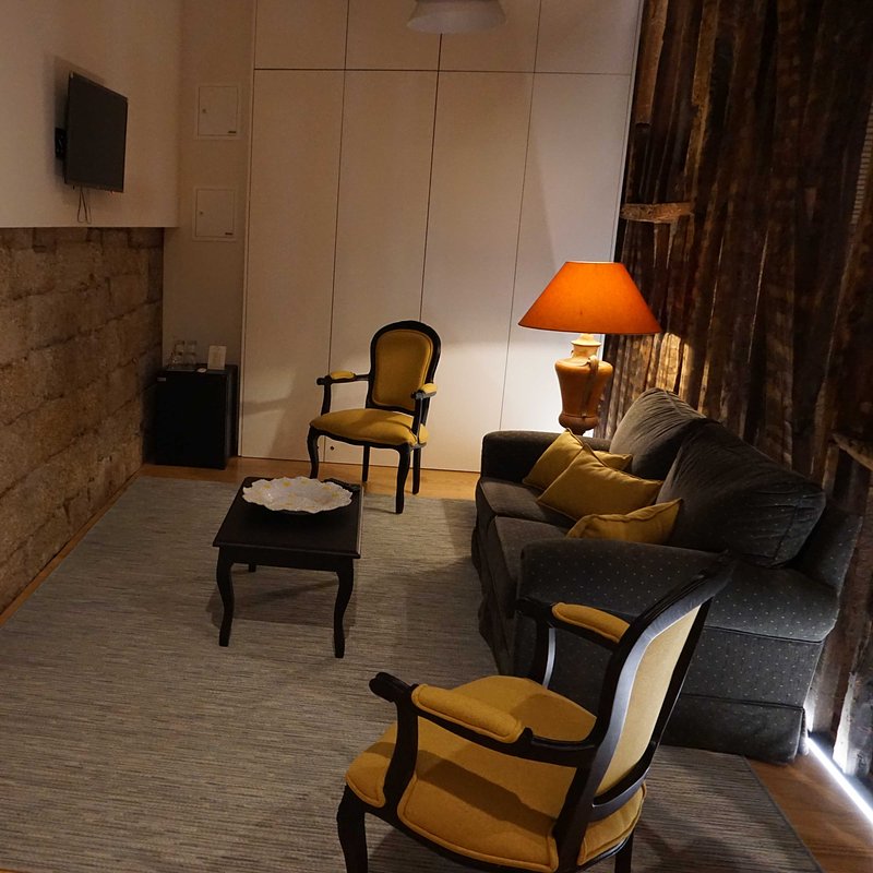 Muralha Charmhouse 6_ Small Portuguese Hotels.jpg