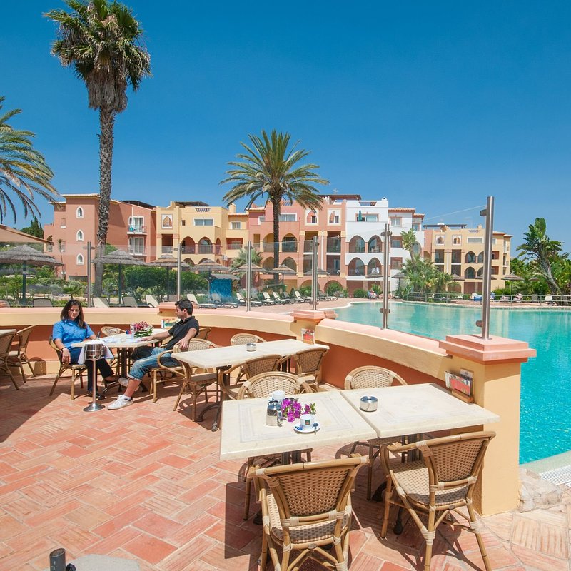 Small Portuguese Hotels_ Jardim da Meia Praia4-jardim-da-meia-praia_pool-12-.jpg