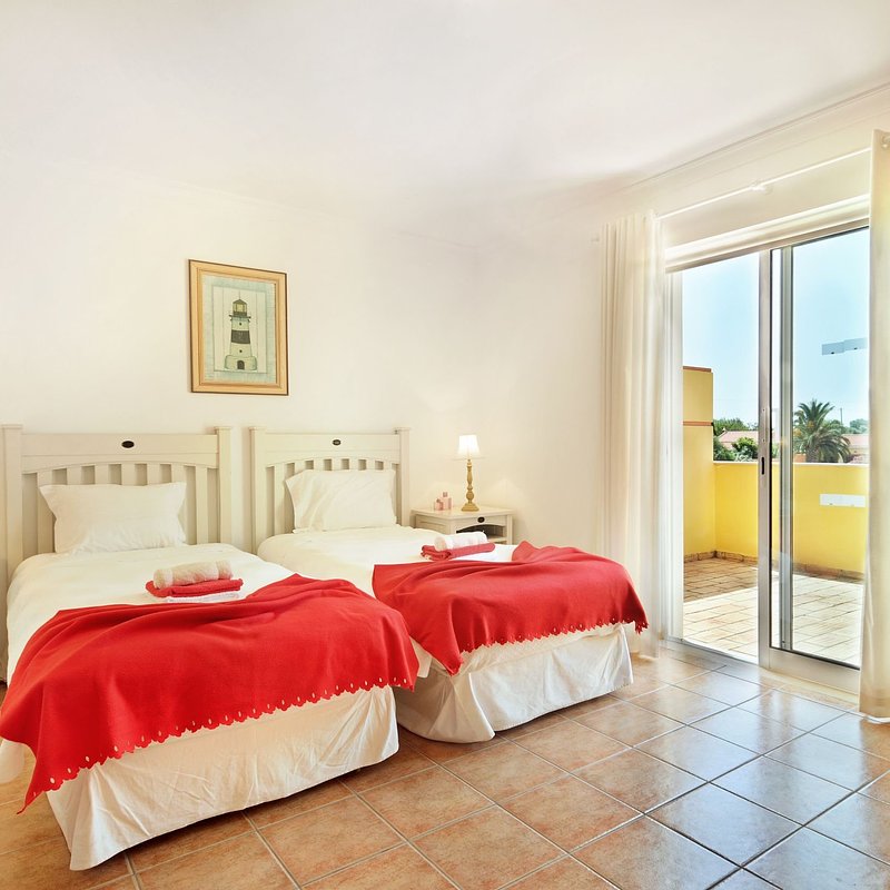Small Portuguese Hotels_ Jardim da Meia Praia3-jardim-da-meia-praia_apt_1-7-.jpg