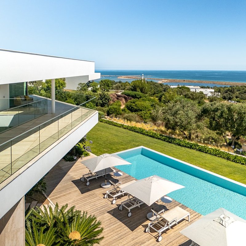 Villa Pernoi_piscina.jpg