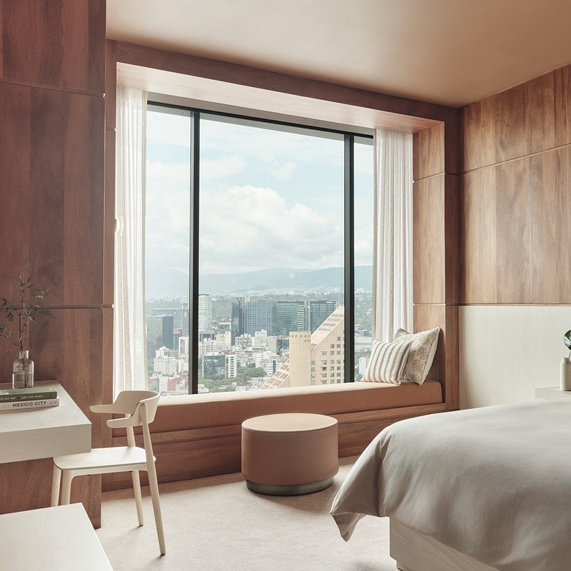 Cover room 1_.jpg
