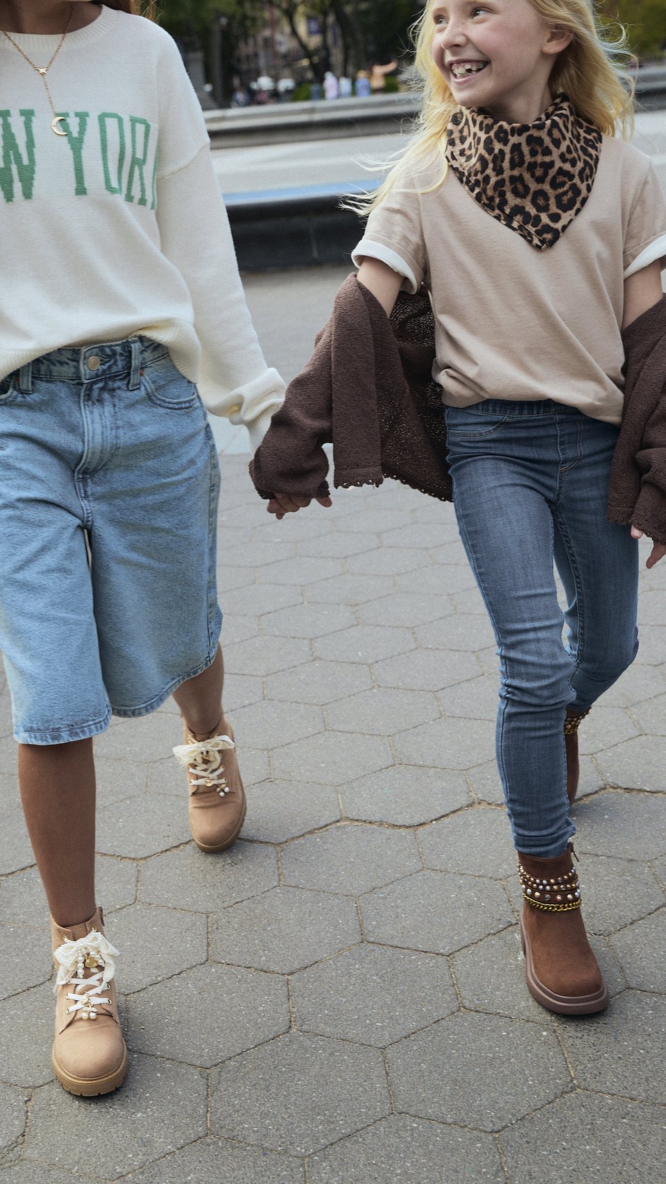 SM_2026_FALL_KIDS_02_JWHIMSY-BROWN_JLUXELLE-TAN_WHLS_0093.jpg